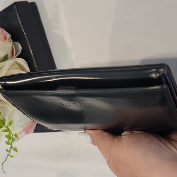 Authentic Gucci patent kisslock compact wallet - Picture 6 of 11